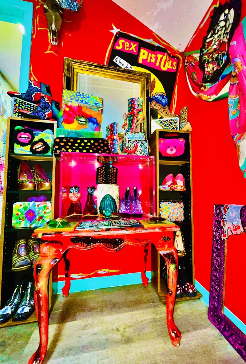 Joy Vay Studios & House of Trash, photo 2