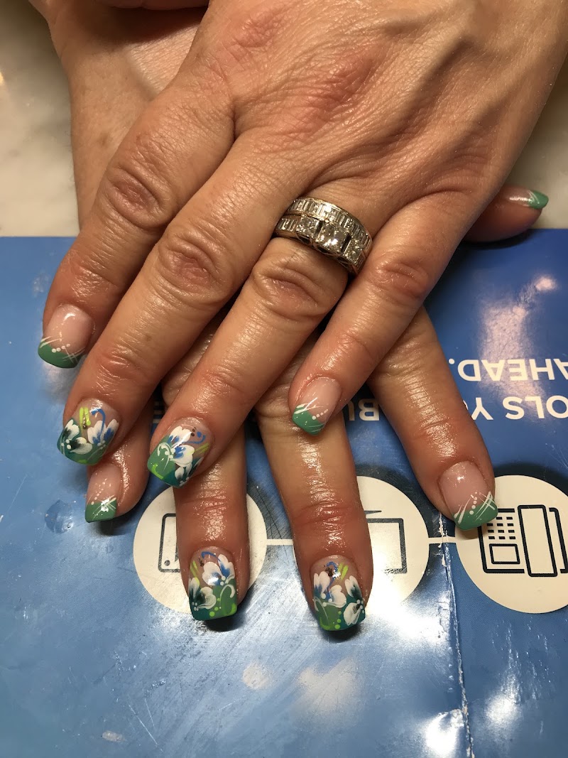 Supreme Nails, photo 2